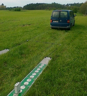 Antennas towed by car